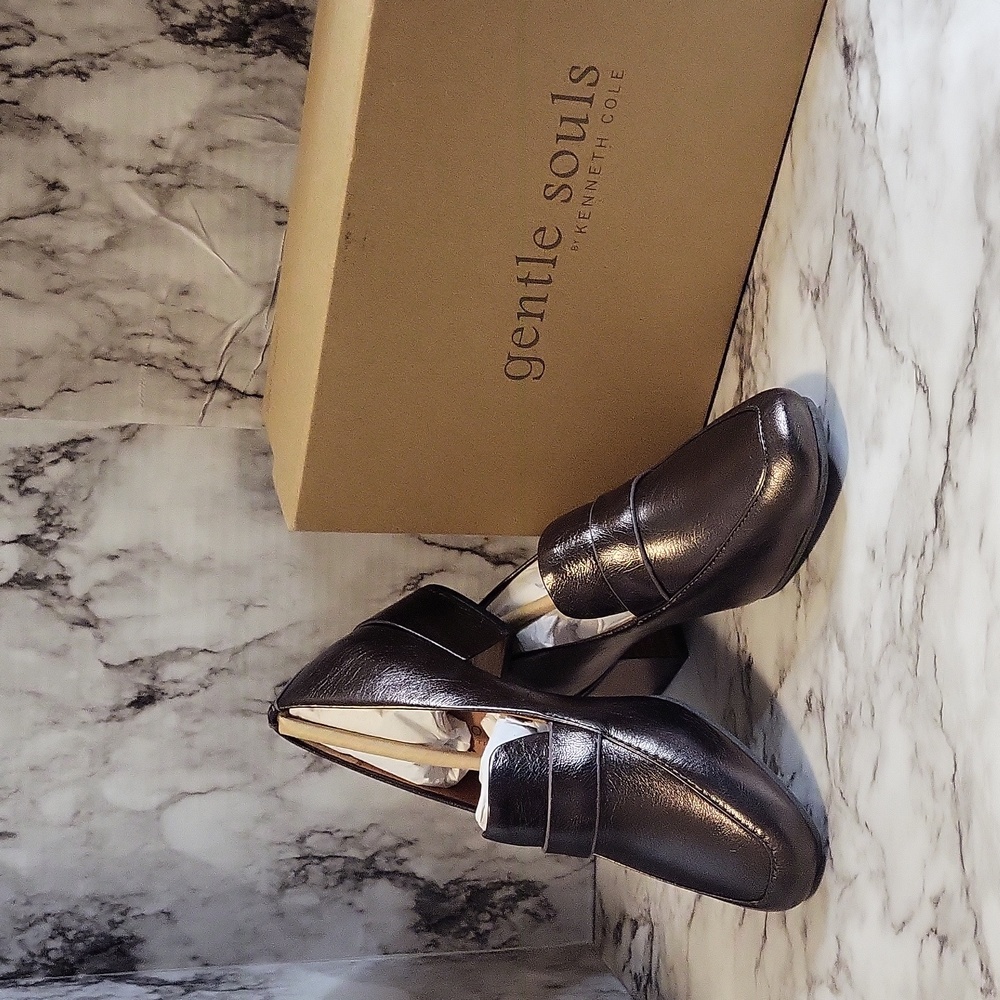 New in Box: Gentle Souls by Kenneth Cole Women's Eliott Block Heel Loafer
